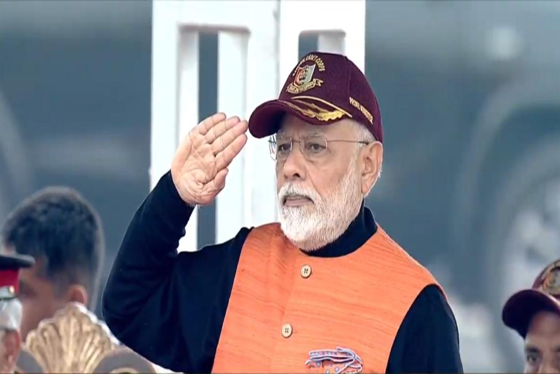 Hon'ble Prime Minister Shri Narendra Modi witnessing the RDC Band Performance of SS Ghorakhal